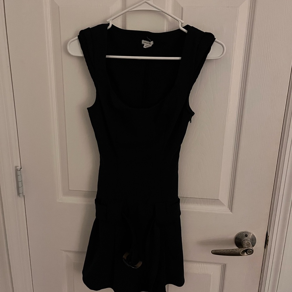 Elegant Black Sleeveless Dress